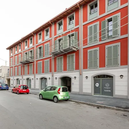 Modern In With Balcony Appartamento
