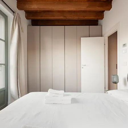 Appartamento Modern In With Balcony Milano