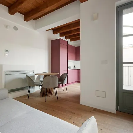 Апартаменты Guesthost - Modern In With Balcony