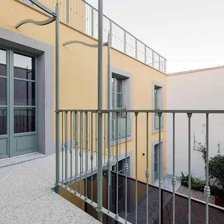 Modern In With Balcony Apartment