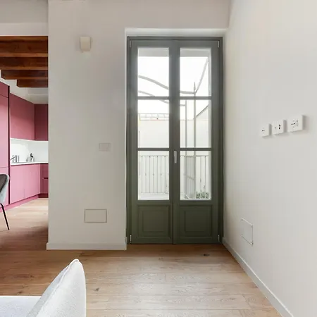 Апартаменты Guesthost - Modern In With Balcony