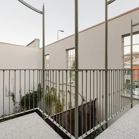 Modern In With Balcony Apartment Milan