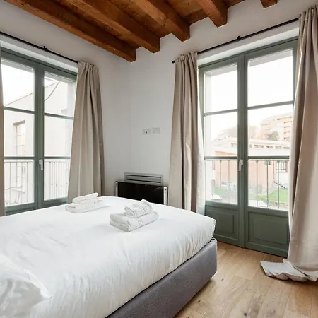 Modern In With Balcony Apartment